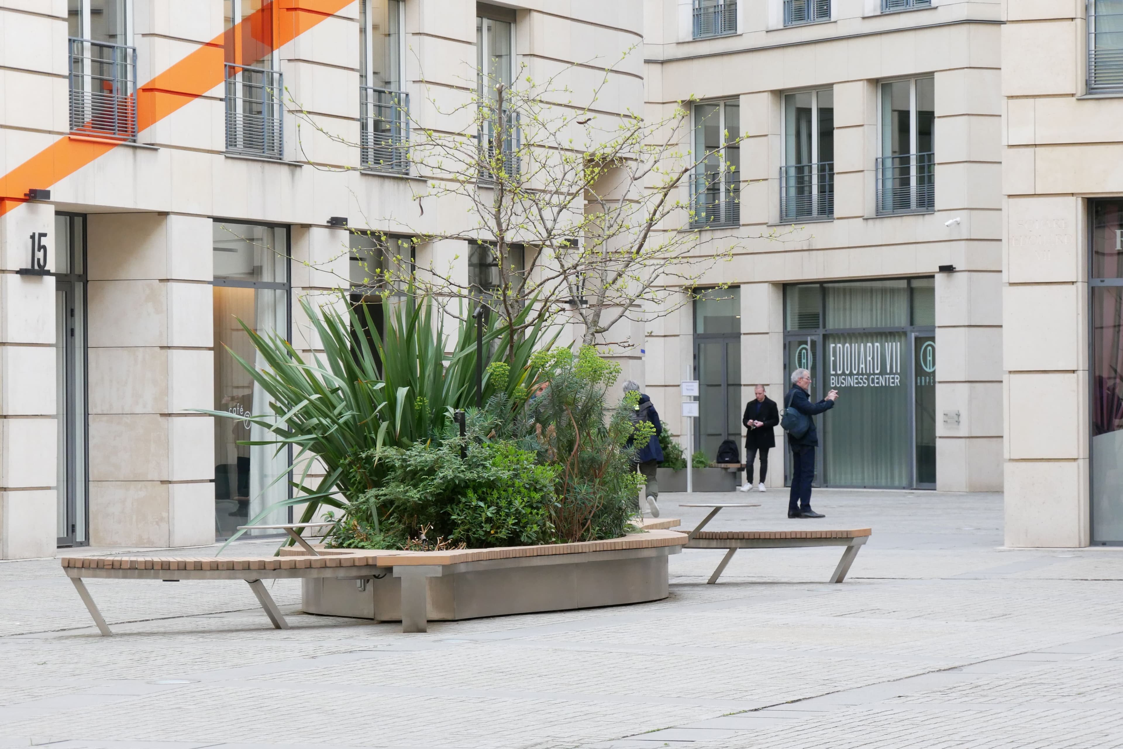 ATECH sas Hersteller von Stadtmöbeln, Pflanzgefäßen zur Begrünung von Städten